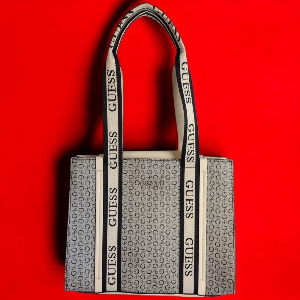 Guess Designer Fashion Shoulder Hand Bag Purse Snap Button Leather City Scape